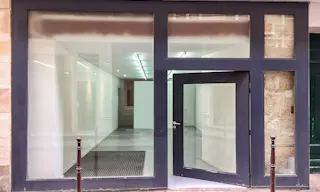 White-Washed Gallery in Le Marais - Image 1