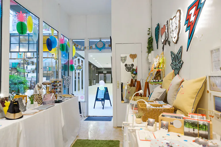 Bright Pop-Up Shop in Montparnasse - Image 0