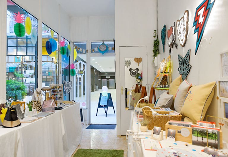 Bright Pop-Up Shop in Montparnasse - Image 0