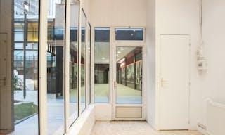 Bright Pop-Up Shop in Montparnasse - Image 1