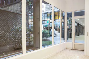 Bright Pop-Up Shop in Montparnasse - Image 2