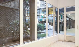 Bright Pop-Up Shop in Montparnasse - Image 2