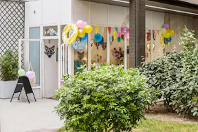 Bright Pop-Up Shop in Montparnasse - Image 3