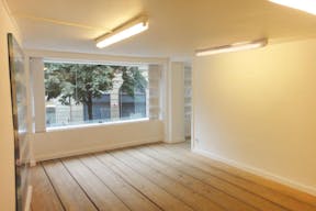 Prime Retail Space in Le Marais - Image 1