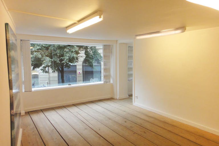 Prime Retail Space in Le Marais - Image 1