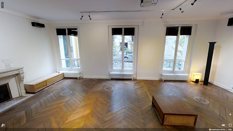 Haussmannian Showroom in Madeleine - Image 1