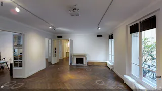 Haussmannian Showroom in Madeleine - Image 2
