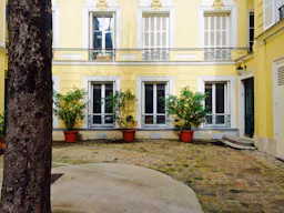 Haussmannian Showroom in Madeleine - Image 3