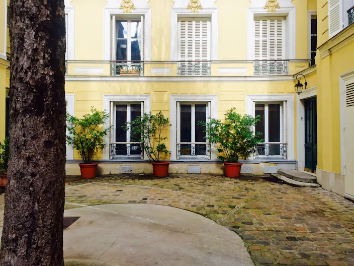Haussmannian Showroom in Madeleine - Image 3