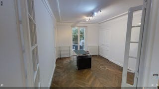 Haussmannian Showroom in Madeleine - Image 8