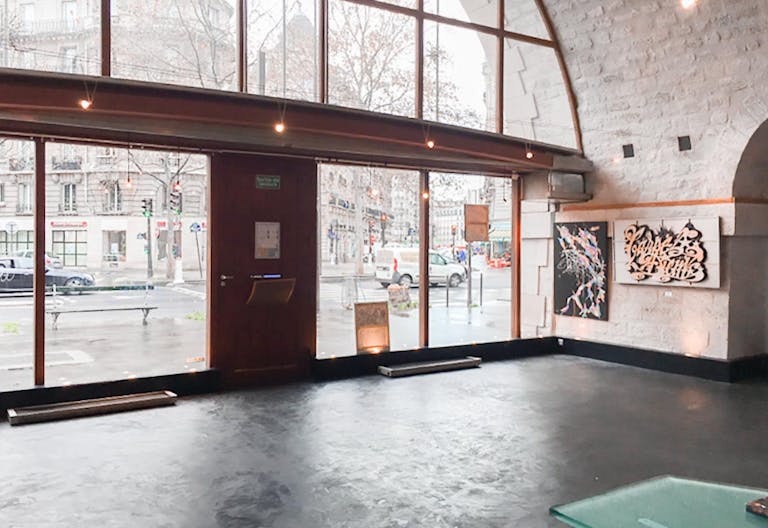 Pop-Up Space in Busy Gare de Lyon - Image 0