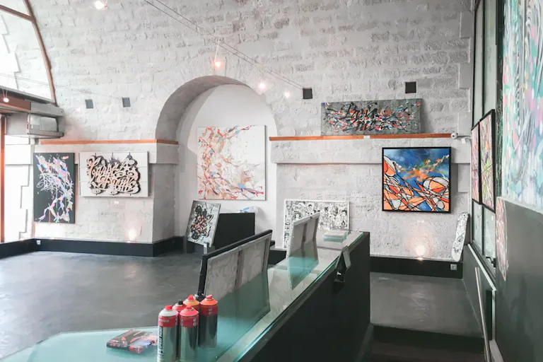 Pop-Up Space in Busy Gare de Lyon - Image 1