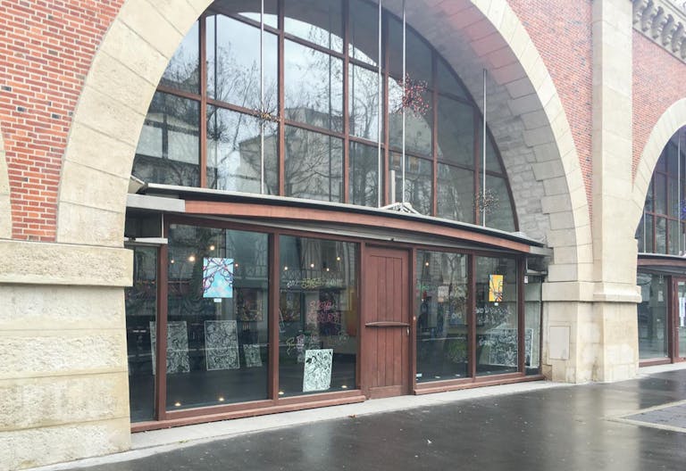 Pop-Up Space in Busy Gare de Lyon - Image 4