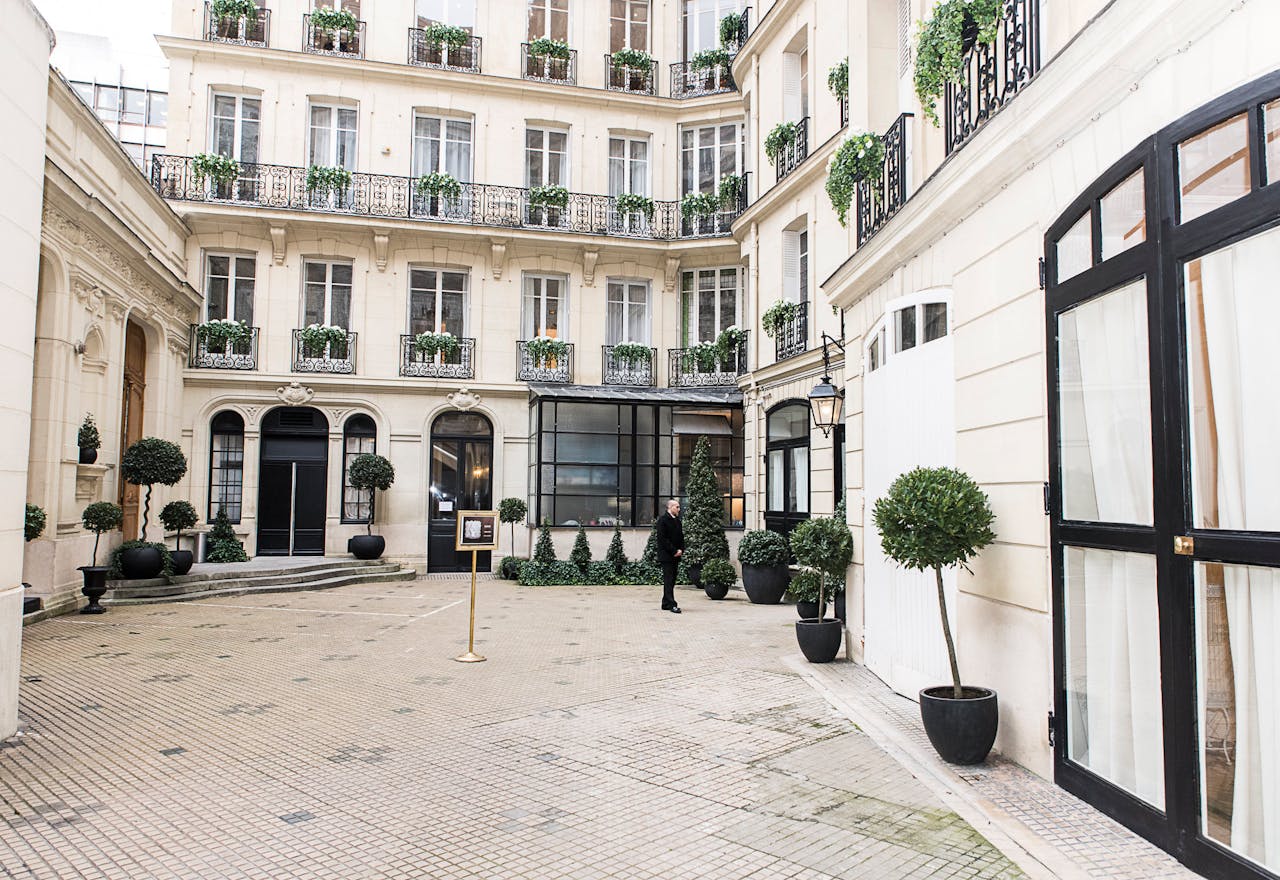 Showroom in Champs Elysées - Image 2