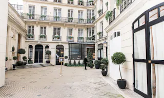 Showroom in Champs Elysées - Image 2