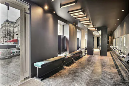 Showroom in Prime Invalides - Image 0
