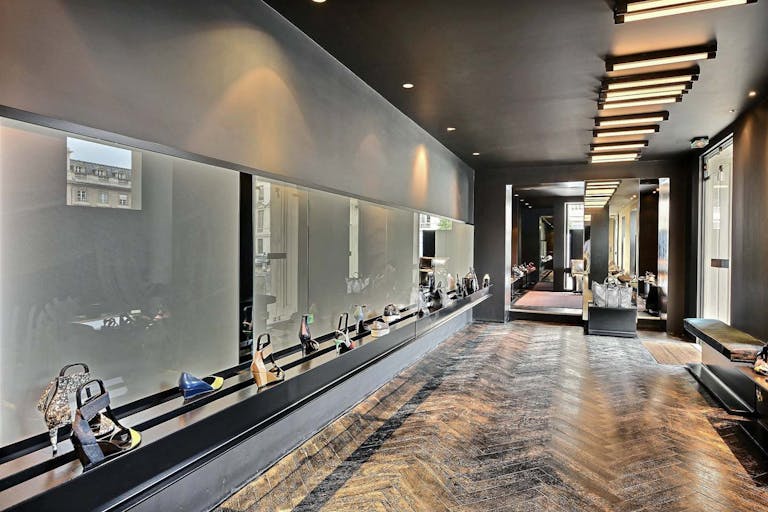 Showroom in Prime Invalides - Image 1