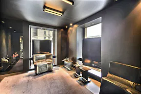 Showroom in Prime Invalides - Image 2