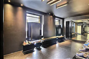 Showroom in Prime Invalides - Image 3