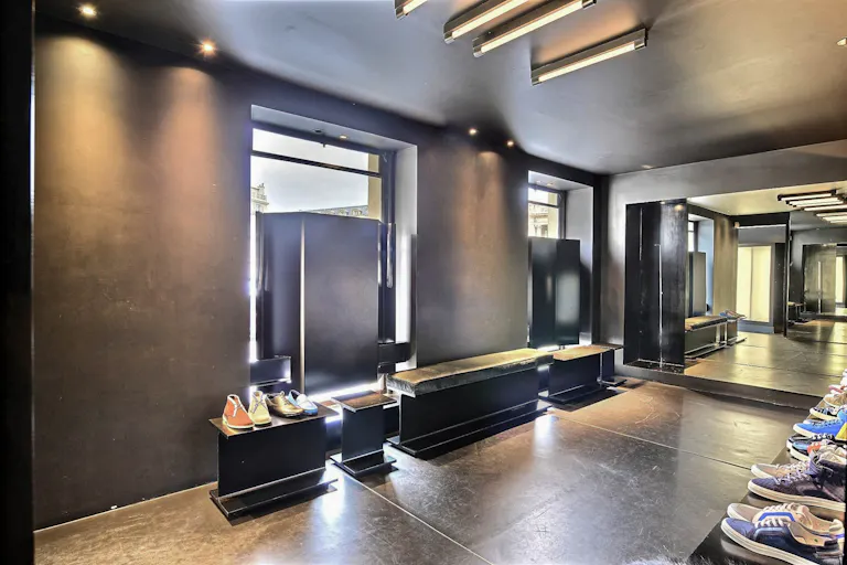 Showroom in Prime Invalides - Image 3