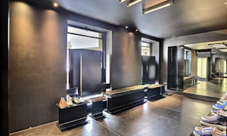 Showroom in Prime Invalides - Image 3