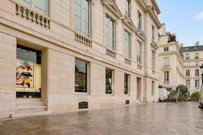 Showroom in Prime Invalides - Image 4