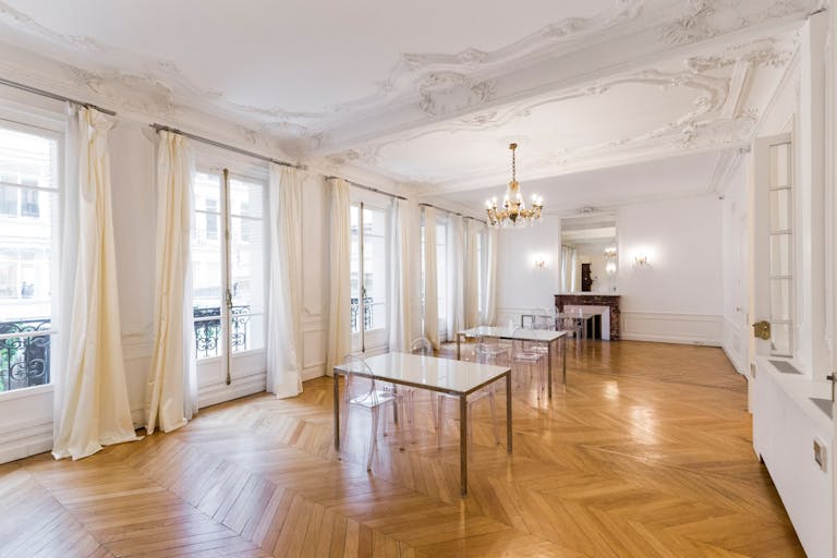 Beautiful Showroom Close to Upmarket Ternes - Image 0