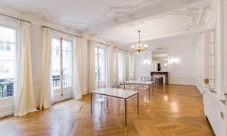 Beautiful Showroom Close to Upmarket Ternes - Image 0