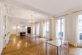 Beautiful Showroom Close to Upmarket Ternes - Image 1