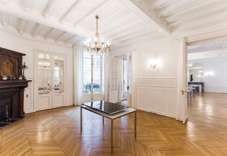 Beautiful Showroom Close to Upmarket Ternes - Image 2