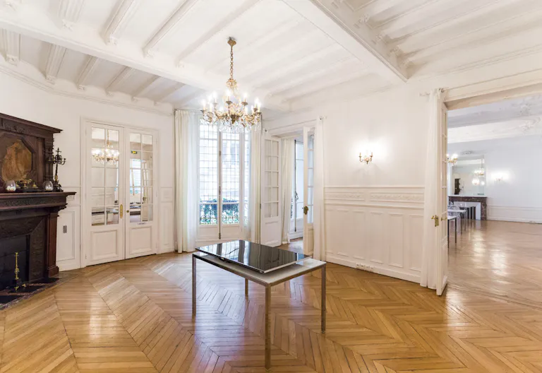 Beautiful Showroom Close to Upmarket Ternes - Image 2