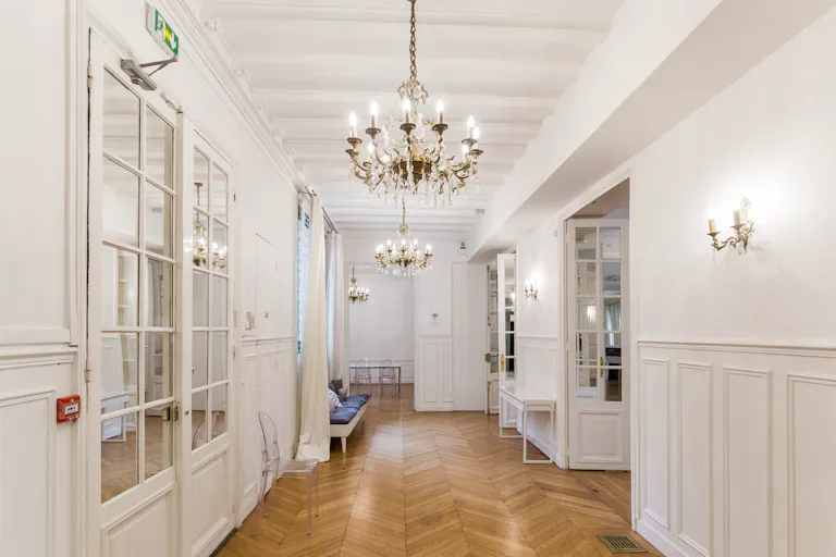 Beautiful Showroom Close to Upmarket Ternes - Image 3
