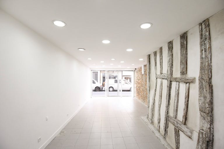 Trendy Haut Marais Pop-Up Boutique - Image 0