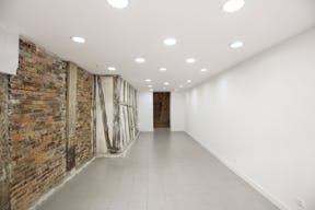 Trendy Haut Marais Pop-Up Boutique - Image 1