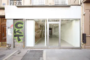 Trendy Haut Marais Pop-Up Boutique - Image 2