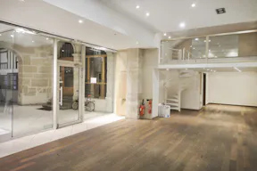 Modern Showroom in Sentier - Image 0