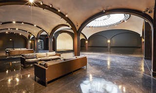 Showroom in Historic Invalides - Image 1