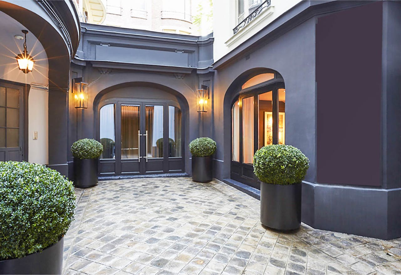 Showroom in Historic Invalides - Image 2