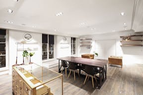 Beautiful Showroom in Madeleine - Image 2