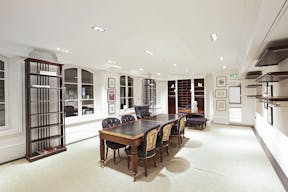 Beautiful Showroom in Madeleine - Image 3