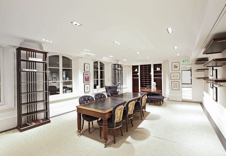 Beautiful Showroom in Madeleine - Image 3