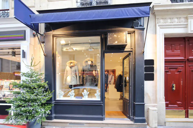 Pop-Up Shop Close to Victor Hugo - Image 3