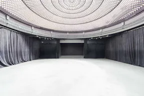 Incredible Showroom in Opera - Image 2