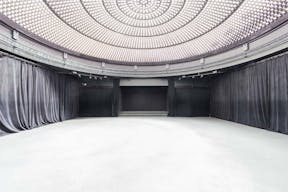 Incredible Showroom in Opera - Image 2