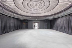 Incredible Showroom in Opera - Image 3