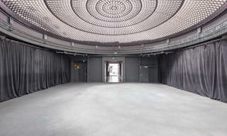 Incredible Showroom in Opera - Image 3