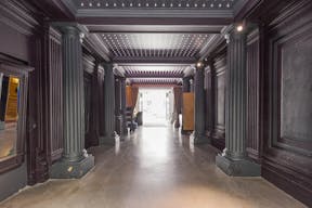 Incredible Showroom in Opera - Image 4