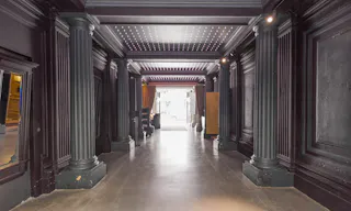 Incredible Showroom in Opera - Image 4
