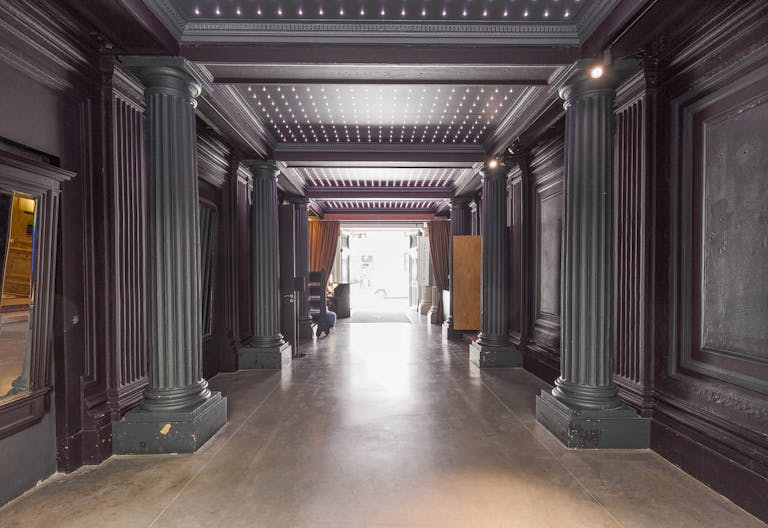 Incredible Showroom in Opera - Image 4