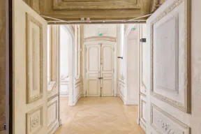 Incredible Showroom in Opera - Image 5